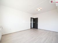 K prodeji, světlý byt 3+1 s jídelnou, šatnou, 2 balkóny a 2 sklepy, ul. Prachatická 1203/13 (u Cinestaru), České Budějovice - 22