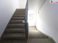 Krásný útulný byt 1+kk s balkonem v novostavbě v Karlových Varech - 14