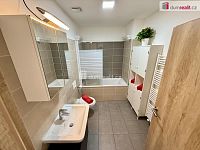 Pronájem světlého bytu 2+kk se zahrádkou, Kralupy nad Vltavou – Lobeček - 3