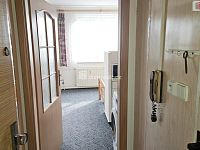 Pronájem 1kk 38m2 P5 Zličín Nedašovská - 9