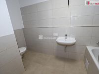 Slunný částečně rekonstruovaný byt 2+1/S/L ve druhém patře panelového domu - 11