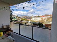 Slunný částečně rekonstruovaný byt 2+1/S/L ve druhém patře panelového domu - 6