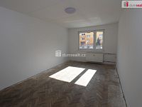 Slunný částečně rekonstruovaný byt 2+1/S/L ve druhém patře panelového domu - 7