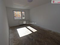 Slunný částečně rekonstruovaný byt 2+1/S/L ve druhém patře panelového domu - 8