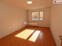 Slunný částečně rekonstruovaný byt 2+1/S/L ve druhém patře panelového domu - 9