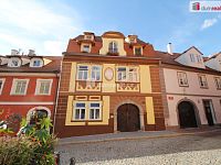 Atypický krásný slunný prostorný mezonetový byt 4+kk v historickém centru Chebu