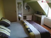 Atypický krásný slunný prostorný mezonetový byt 4+kk v historickém centru Chebu - 12