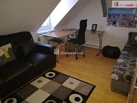 Atypický krásný slunný prostorný mezonetový byt 4+kk v historickém centru Chebu - 13