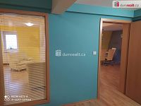 Atypický krásný slunný prostorný mezonetový byt 4+kk v historickém centru Chebu - 14