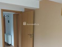 Atypický krásný slunný prostorný mezonetový byt 4+kk v historickém centru Chebu - 15