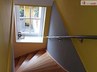 Atypický krásný slunný prostorný mezonetový byt 4+kk v historickém centru Chebu - 17