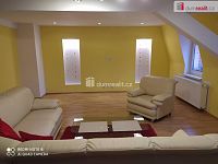 Atypický krásný slunný prostorný mezonetový byt 4+kk v historickém centru Chebu - 2