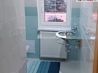 Atypický krásný slunný prostorný mezonetový byt 4+kk v historickém centru Chebu - 23