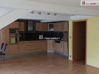 Atypický krásný slunný prostorný mezonetový byt 4+kk v historickém centru Chebu - 5