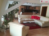 Atypický krásný slunný prostorný mezonetový byt 4+kk v historickém centru Chebu - 6