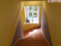 Atypický krásný slunný prostorný mezonetový byt 4+kk v historickém centru Chebu - 9