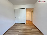 Pronájem bytu 2+1 68 m2 + balkon P5 Smíchov nezařízený cihla po rekonstrukci - 4
