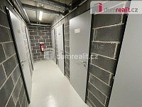 Pronájem bytu 1+kk 32 m2 lodžie sklep P5 Smíchov Lihovar  - 8