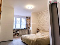 Krásný prostorný slunný byt ve čtvrtém patře panelového domu s výtahem - 11