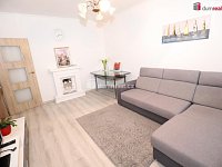 Krásný prostorný slunný byt ve čtvrtém patře panelového domu s výtahem - 2