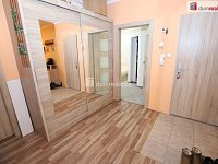 Krásný prostorný slunný byt ve čtvrtém patře panelového domu s výtahem - 25