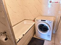 Krásný prostorný slunný byt ve čtvrtém patře panelového domu s výtahem - 30