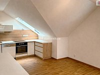 Pronájem podkrovního bytu 2+KK - Kolín - 2