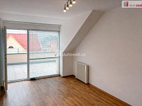 Pronájem podkrovního bytu 2+KK - Kolín - 6