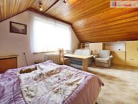 RD s dvěma byty, se zahradou, garáží s dílnou a studnou  - 24