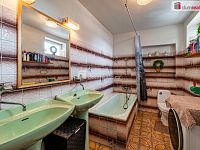 Udržovaný rodinný dům 5+1 se zahradou v Javorové ulici v Chebu - 21