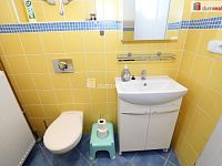 Atypický útulný byt 2+kk po rekonstrukci v přízemí krásné cihlové vily na ulici Krále Jiřího v Karlových Varech - 16