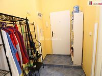 Atypický útulný byt 2+kk po rekonstrukci v přízemí krásné cihlové vily na ulici Krále Jiřího v Karlových Varech - 18