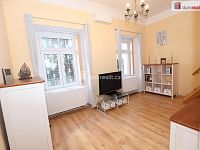 Atypický útulný byt 2+kk po rekonstrukci v přízemí krásné cihlové vily na ulici Krále Jiřího v Karlových Varech - 2