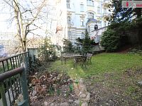 Atypický útulný byt 2+kk po rekonstrukci v přízemí krásné cihlové vily na ulici Krále Jiřího v Karlových Varech - 20