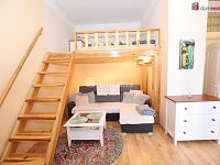 Atypický útulný byt 2+kk po rekonstrukci v přízemí krásné cihlové vily na ulici Krále Jiřího v Karlových Varech - 4