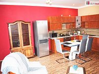 Byt 2kk Chebská ul. Karlovy Vary - pokoj s kuchyňský koutem
