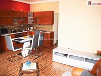 Byt 2kk Chebská ul. Karlovy Vary - pokoj s kuchyňským koutem