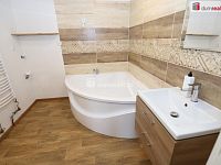 Krásný prostorný byt 3+1/B v prvním patře menšího bytového domu na Zádubu u Mariánských Lázních - 16
