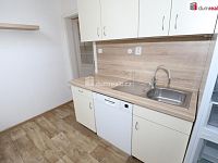 Krásný prostorný byt 3+1/B v prvním patře menšího bytového domu na Zádubu u Mariánských Lázních - 5