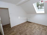 Krásný prostorný byt 3+1/B v prvním patře menšího bytového domu na Zádubu u Mariánských Lázních - 8