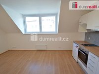 Pronájem bytu 1+kk 30 m2 P4 Nusle novostavba výtah podkroví - 3