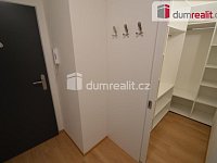 Pronájem bytu 1+kk 30 m2 P4 Nusle novostavba výtah podkroví - 8