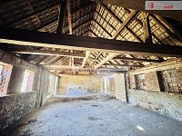 Prodej domu se stodolou a garážemi k rekonstrukci - 16