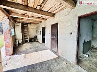 Prodej domu se stodolou a garážemi k rekonstrukci - 16