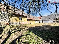 Prodej domu se stodolou a garážemi k rekonstrukci - 25