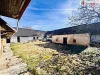 Prodej domu se stodolou a garážemi k rekonstrukci - 26