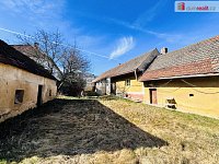 Prodej domu se stodolou a garážemi k rekonstrukci - 28