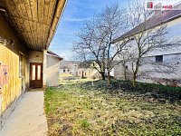 Prodej domu se stodolou a garážemi k rekonstrukci - 4