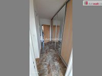 Pronájem 2kk 43m2 P8 Kobylisy panel po rekonstrukci lodžie 6m2 částečnš zařízeno - 9