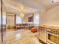 Prostorný rodinný dům 5+kk po vnitřní rekonstrukci se zahradou ve Velichově u Karlových Varů - 3